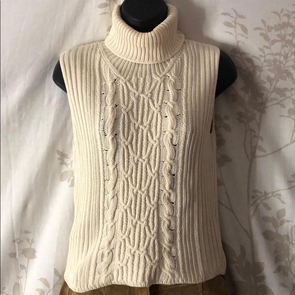 Cream white turtleneck sleeveless sweater
